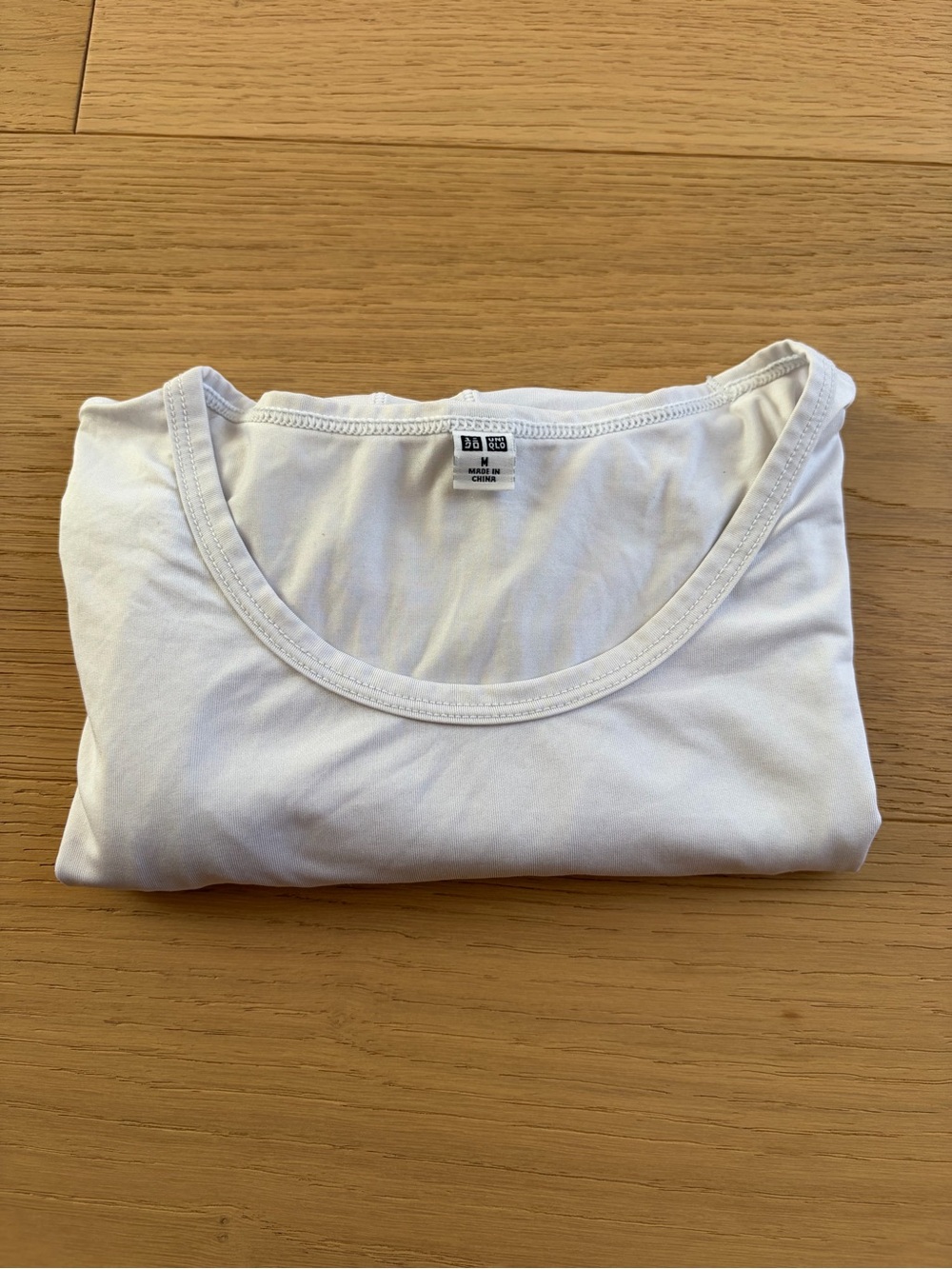 Uniqlo White Airism Ultra lightweight CrewNeck Tee